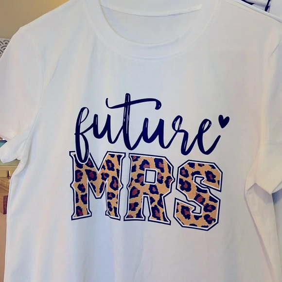 Future Mrs Leopard Print Tee- Bride to Be - Picture 3 of 5